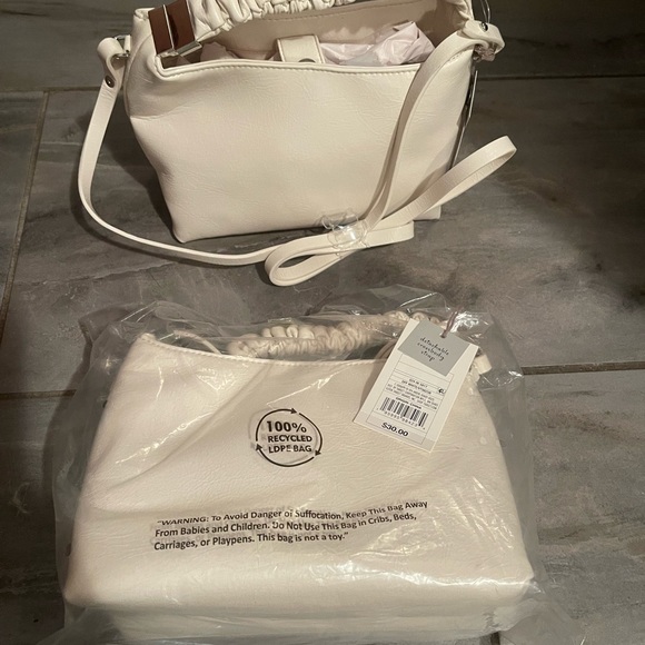 Brad new ! Small going out bag - Picture 2 of 3